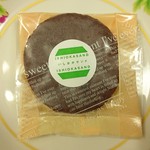 ぶれっどのケーキ屋さん - ゴマの生チョコクッキー いしおかサンド（スイート）…税込150円