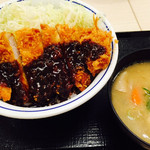 Katsuya - 味噌カツ丼(梅)¥490、豚汁(小)¥120