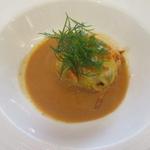 ビストロ ダイア - 北海道産ツブ貝・三河産アオヤギ貝・トリ貝　オマール海老春キャベツ包み
      桜海老のビスクソース H28.5月再訪