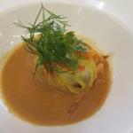 ビストロ ダイア - 北海道産ツブ貝・三河産アオヤギ貝・トリ貝　オマール海老春キャベツ包み
      桜海老のビスクソース H28.5月再訪