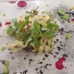 ビストロ ダイア - ノルウェー産サーモンの瞬間燻製　北海道伊達産野生のセリとウルイと葱の胡桃ソース H28.5月再訪