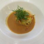 ビストロ ダイア - 北海道産ツブ貝・三河産アオヤギ貝・トリ貝　オマール海老春キャベツ包み
      桜海老のビスクソース H28.5月再訪