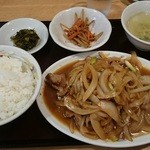 珉珉 - ジンギスカン定食！何気に左上のたかな！これも必見！美味です。