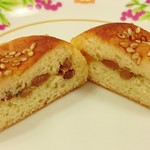 「たまごさん　なっとう」を半分にカットしたところ