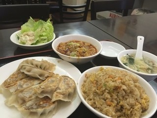 Mankagyouzabou - 餃子定食＋麻婆豆腐＋炒飯or白飯