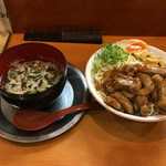 とんこつらーめん ひかり - 2016年5月19日
      5月17日火曜日限定
      豚生姜焼きつけ麺
      特別バージョン