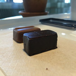 ザ マンダリン オリエンタル グルメショップ - コーヒーマスカルポーネ（手前）、マンダリンオリエンタルブレンドティー（奥） 2015/10/19