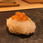 鮓 きずな - 富山 白海老 卵黄の醤油漬けを乗せて