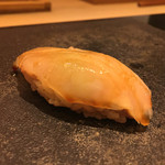 鮓 きずな - 明石 カワハギ昆布締め 間に肝を挟んで