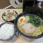 とんこつ工房辰味 - ラーメン＋ライス＋キャベチャ2016.05.24