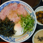 街かど屋 - 月見鮪たたき丼