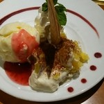 金獅子のヤキニク - 真っ赤なティラミス。甘すぎなくて美味しいです