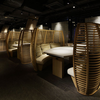 The store was designed with the theme of fusion of Japanese tradition and innovation◎