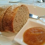 カシュ カシュ - 自家製パンと岩沼産リンゴのジャム