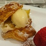 カシュ カシュ - デザート  シュークレームのアップ