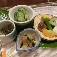 神宮前もくち - 【季節の前菜】自家農園の野菜がふんだんに使われている
                
