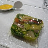 レザンファン ギャテ - 契約農家より取り寄せた20種類の野菜
                サフランクリームソース