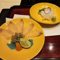 瓢嘻 六本木店 - 「鯒薄造り　あおり烏賊　薬味色々　ポン酢と塩で」