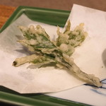 柳家 - 裏庭で採れた 山独活の新芽の天ぷら