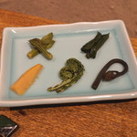 柳家 - お口直し　（筍の土佐煮、コゴミの胡麻和え、カギワラビの醤油漬け、行者にんにくのおひたし、コシアブラのおひたし）