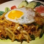 熱帯食堂 - 今週の麺：クイッティオゴレン（単品）700円。＋200円でごはんセット（サテorガイトーン）が付けられます。