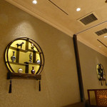 中国飯店 - 一階の壁の飾り