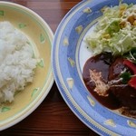 洋食レストラン キッチン･シューラク - デミグラスソースのハンバーグ。
