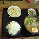 栄達 - ラーメン定食　（とんこつラーメン）