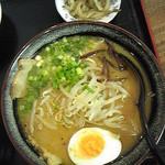 栄達 - とんこつラーメン