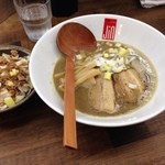 ラーメン神 - チャーシュー丼と一緒に喰らう