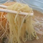 らーめんの石川五右衛門 - 麺アップ(ボケボケすまそ)