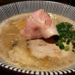 寿製麺 よしかわ - あら炊き魚豚骨そば。