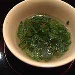 にくの匠 三芳 - 新酢橘とお肉のお出汁。