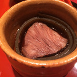 にくの匠 三芳 - 牛ヒレの昆布巻き。