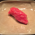 にくの匠 三芳 - サーロインの握り寿司。