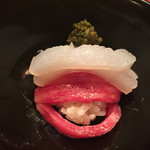 にくの匠 三芳 - サーロインと剣先イカの手毬寿司。