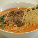 野村 - 来店する三人に一人が注文する担々麺