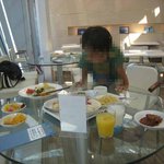 QUEEN ALICE AQUA  中部国際空港 - 店内は白を基調とした爽やかな雰囲気