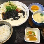 酒肆魚処 やまなみ - 黒から揚げは椎茸とヒジキの粉末由来の黒さです