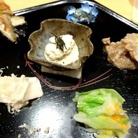 ふじ原 - お通し ゆば、牛スジ、春キャベツ、南蛮漬け他

