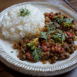 旅人カレー - 「ころころラムカレー」（1,000円）。汁なしのカレー。爽やか辛さと香り豊かなカレーです。