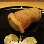 赤坂 詠月 - 白あんをどら焼きのような生地で包んだ和菓子2016.5