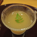 赤坂 詠月 - 淡路島の新玉ねぎのすり流し　鯛の白子、うすい豆入り2016.5