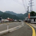 紅葉寿司 - 店を出るとこの景色