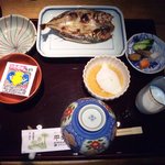平山旅館 - 朝：あじの開き・温泉卵・漬物・納豆