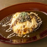 100時間カレーAMAZING - とろとろ卵のオムカレー890円