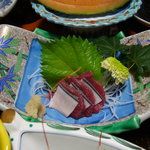 あゆかわ荘 - クジラ肉とクジラ皮の刺身