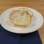 裕の輪 - ソースが美味しくて無理を言ったバケット、温かくオリーブオイルがかかってます