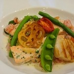 カシュ カシュ - 魚料理・銀鮭のヴァプールとホタテのグリル香草ソース