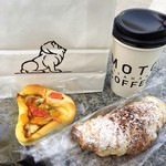 モトコーヒー - 野菜カレー、バナナチョコクロワッサン、カフェラテ